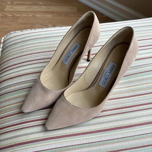 Like new Jimmy Choo suede stilettos 3 1/4” heel in sandy beige size 37 - Picture 2 of 9